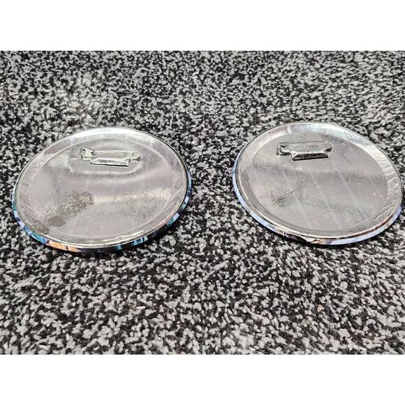 Eric VanRaemdnock Vintage Pinback Button White Tiger Cub 1998 Set of 2 - Picture 2 of 5